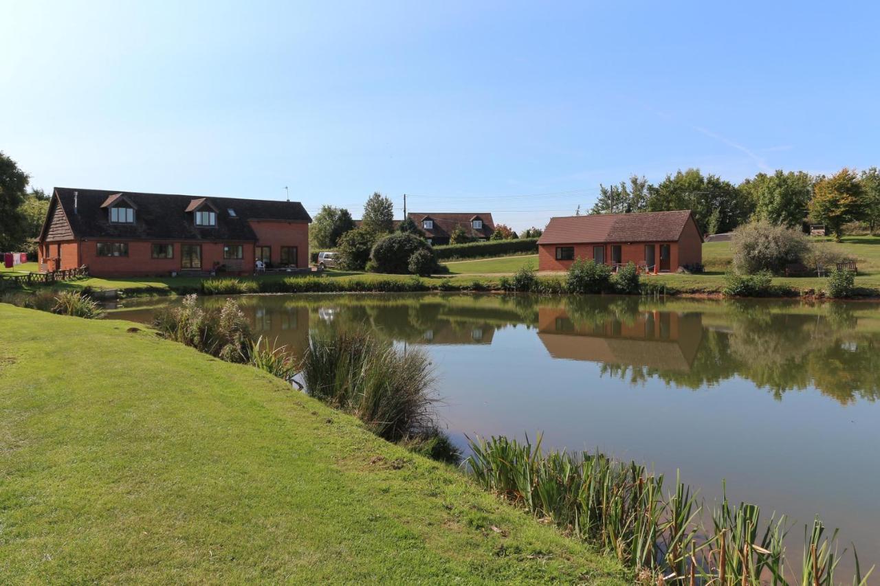 Bransford Farm Fishery & B & B Экстерьер фото