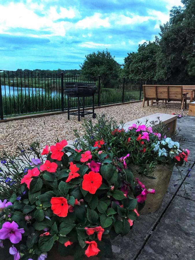 Bransford Farm Fishery & B & B Экстерьер фото