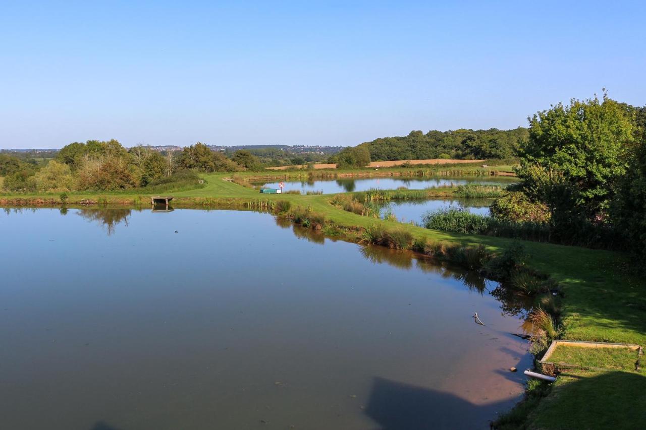 Bransford Farm Fishery & B & B Экстерьер фото