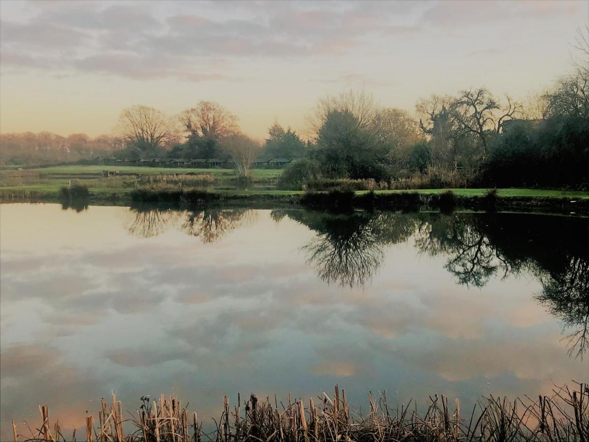 Bransford Farm Fishery & B & B Экстерьер фото