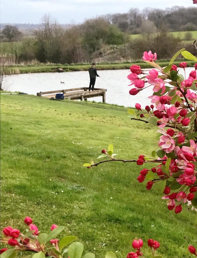 Bransford Farm Fishery & B & B Экстерьер фото