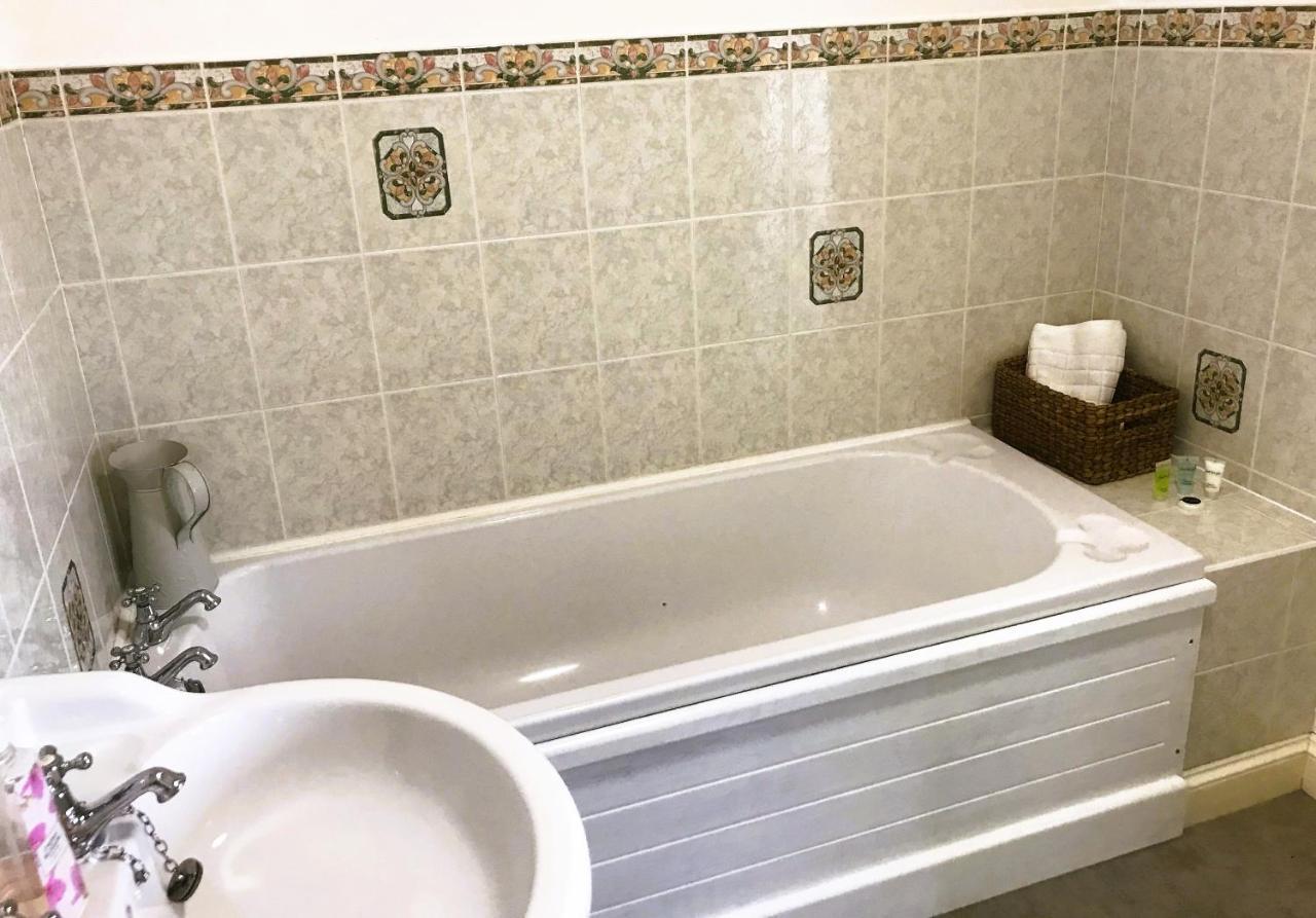 Bransford Farm Fishery & B & B Экстерьер фото