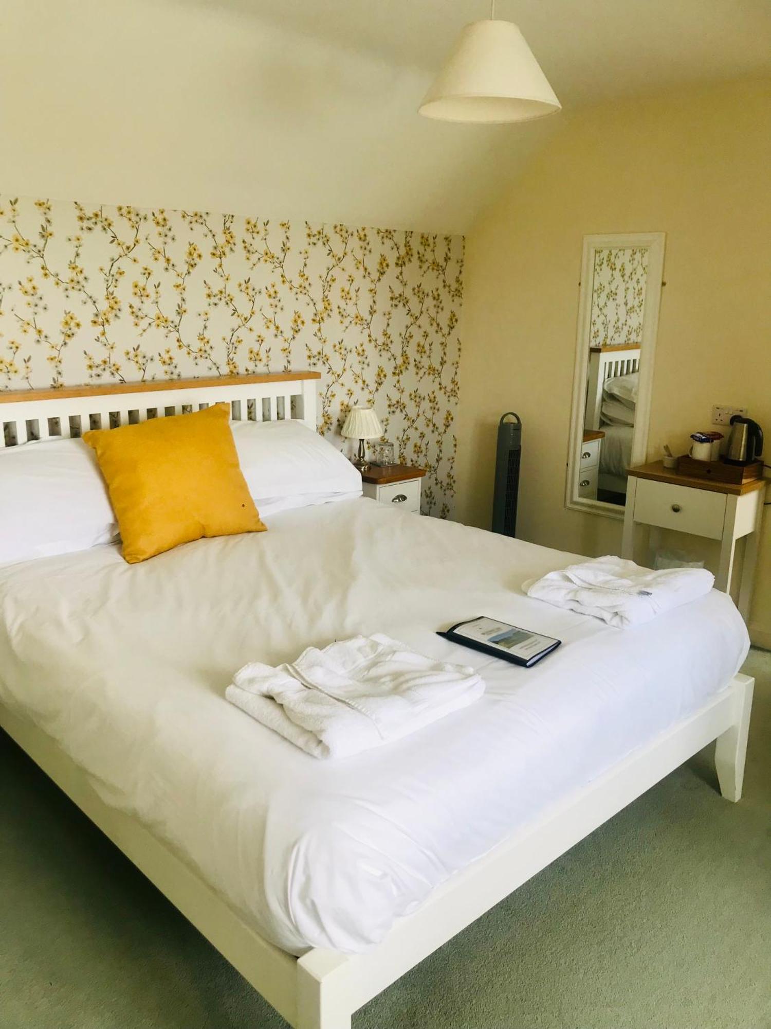 Bransford Farm Fishery & B & B Экстерьер фото