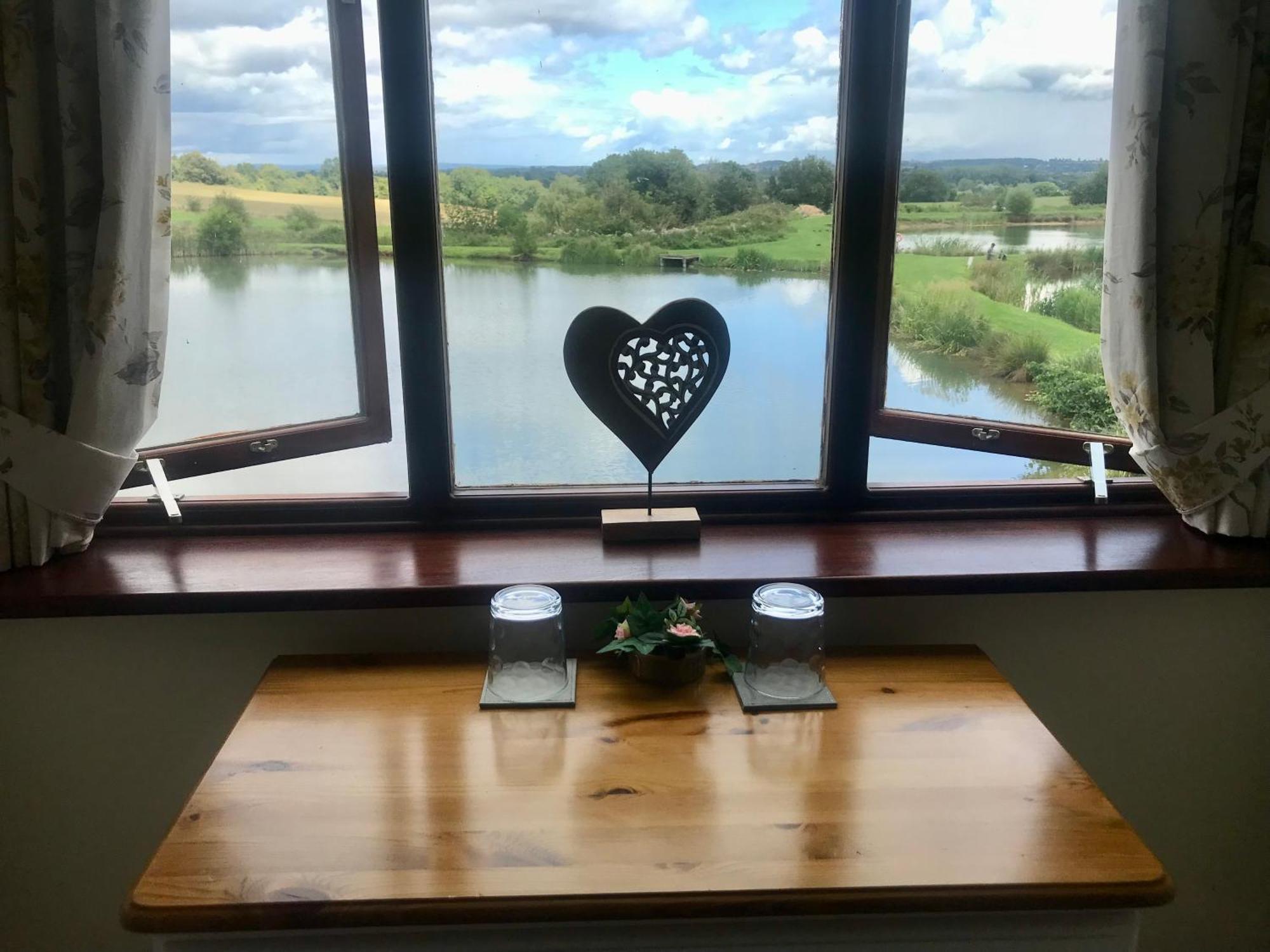 Bransford Farm Fishery & B & B Экстерьер фото
