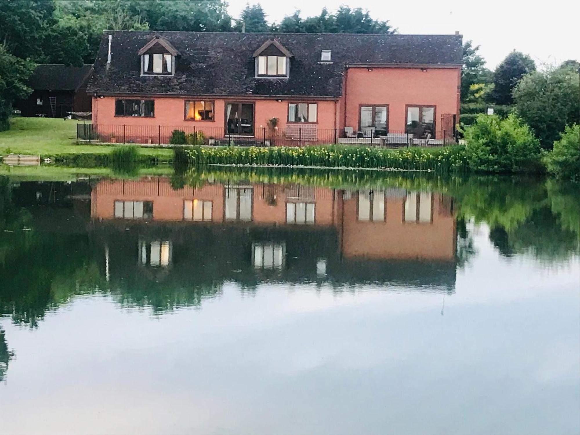Bransford Farm Fishery & B & B Экстерьер фото